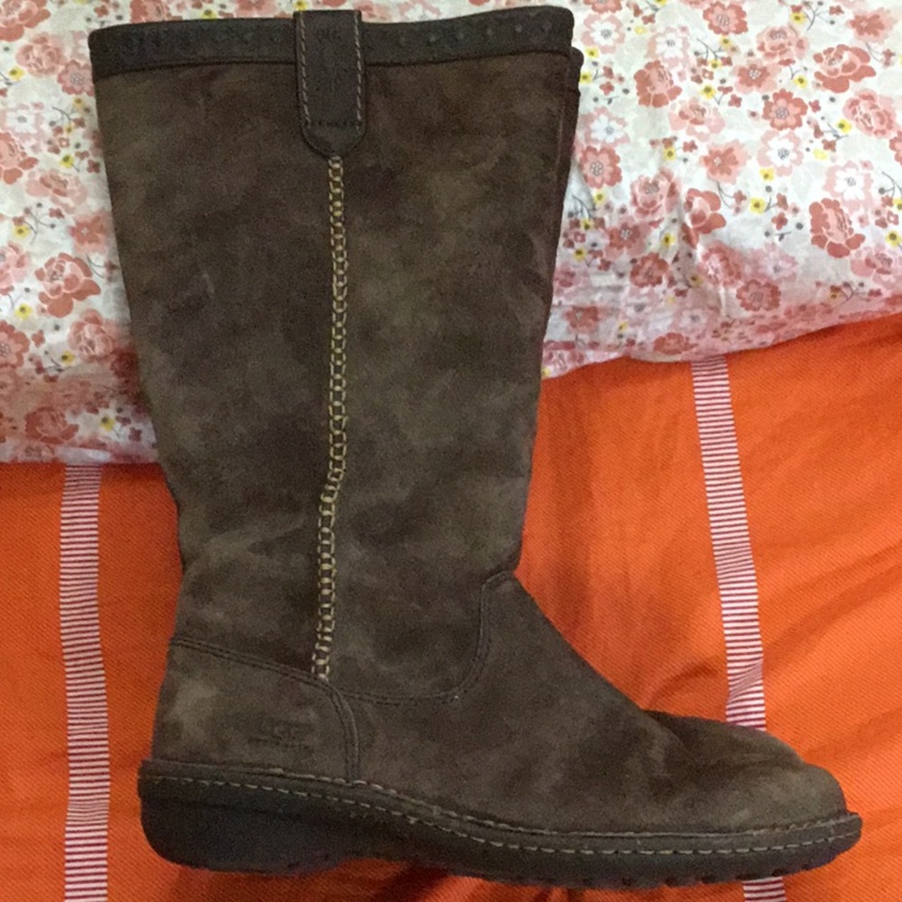 UGG pull on Leather Boots